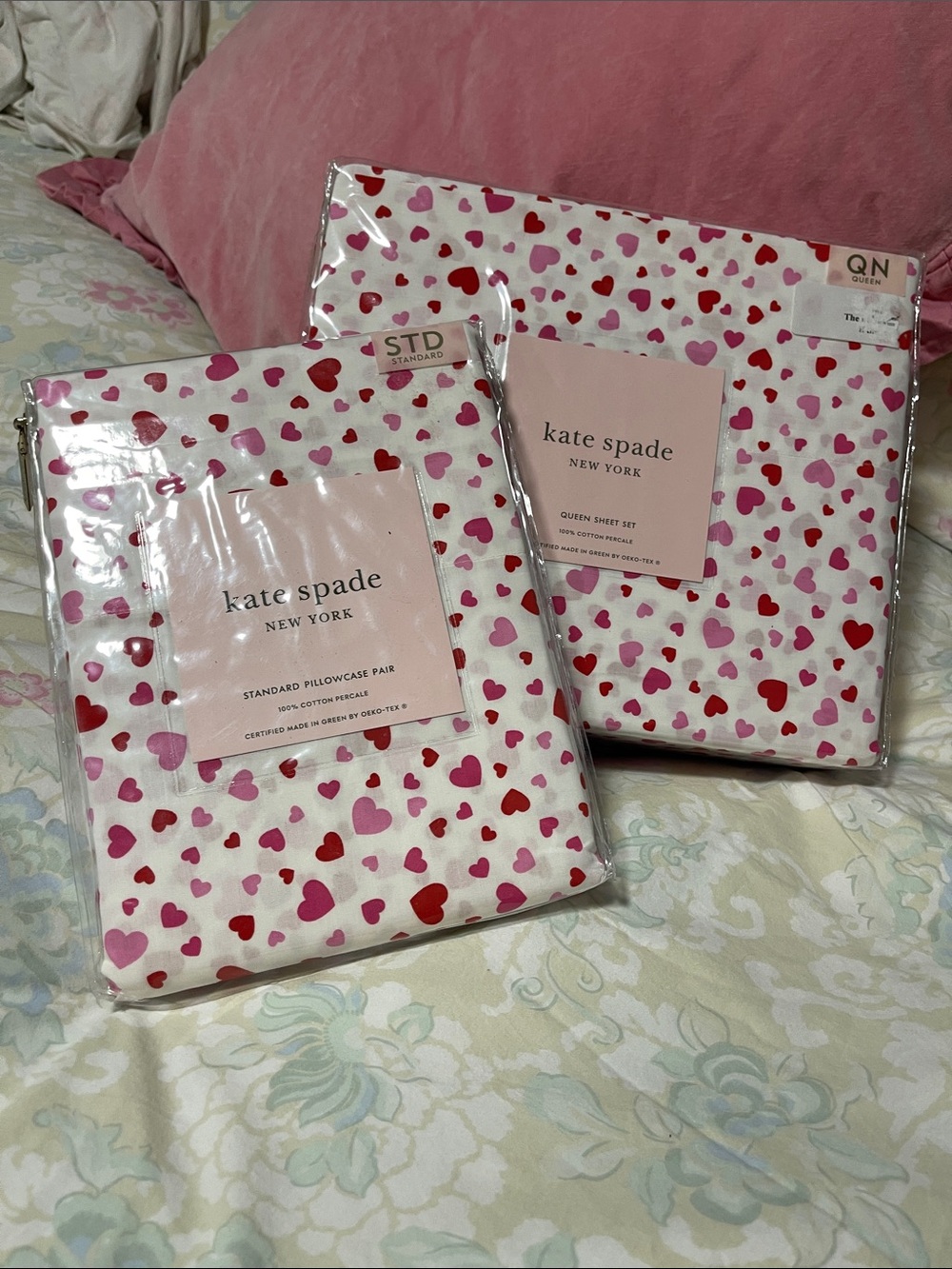 NWT Queen Kate Spade, pink and red hearts sheet set with extra pillowcases 🩷❤️💘